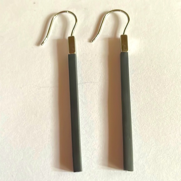 Jewelry - 3/$20! NEW! Beautiful, long charcoal earrings with silver tips
